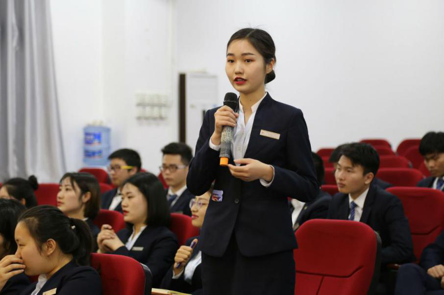 学生提问.png
