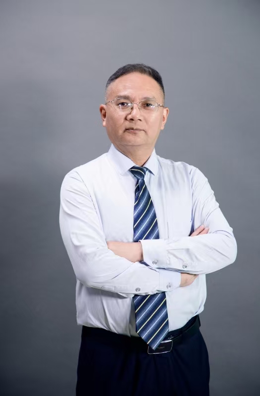 何明星.jpg