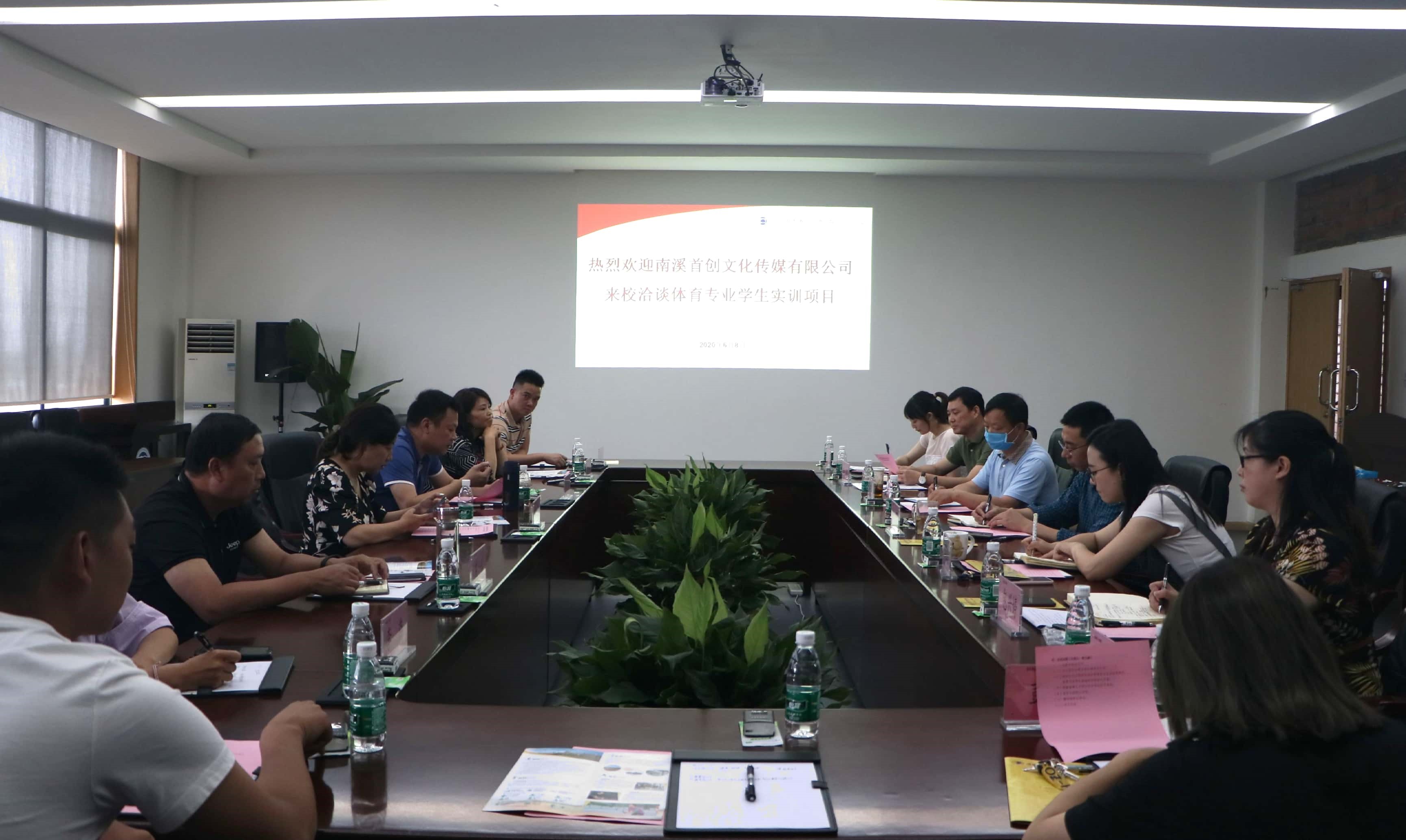 座谈会现场.jpg