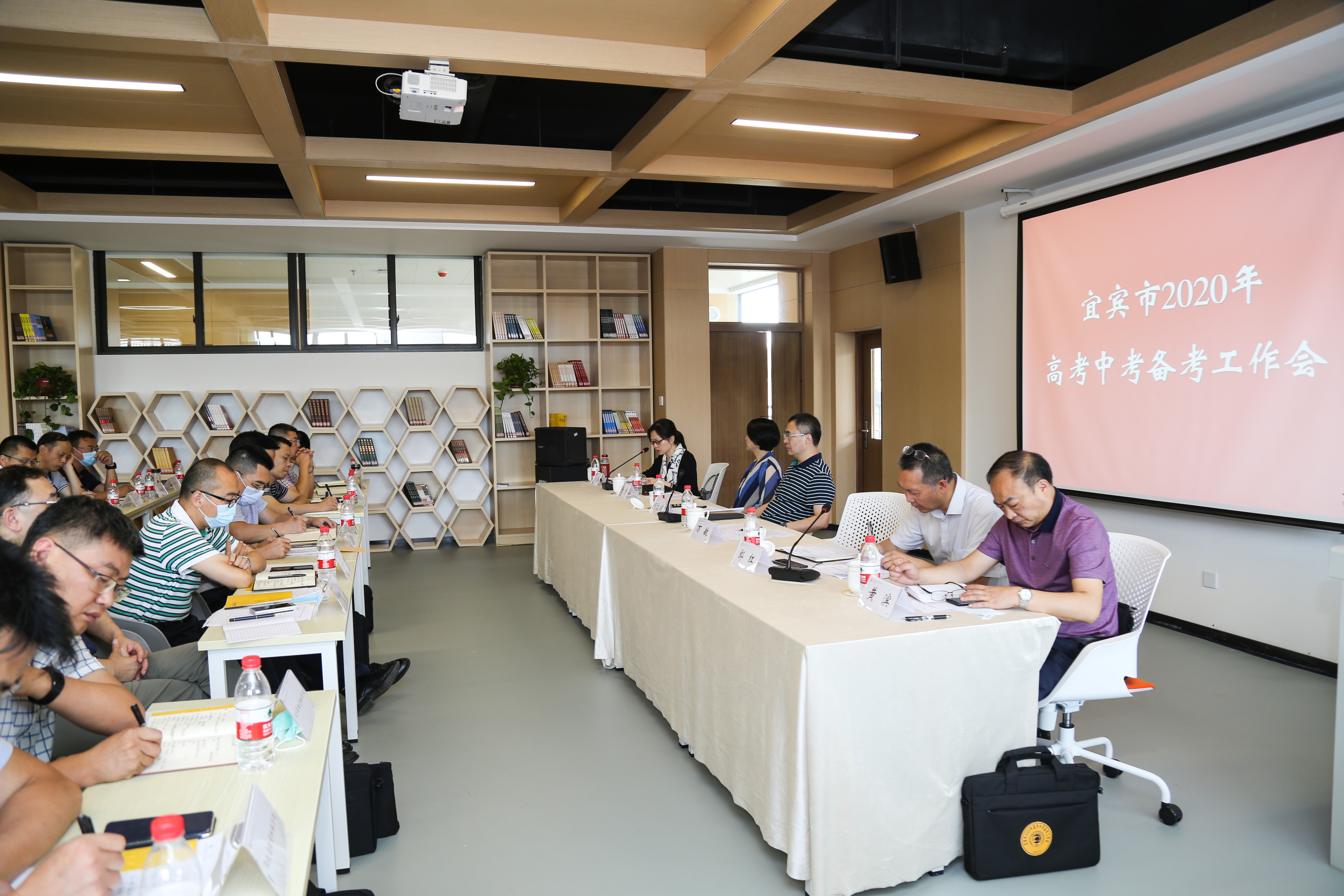 会议现场2.jpg