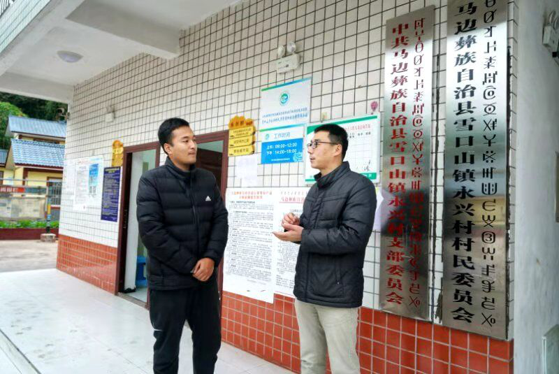 魏昭副院长看望慰问驻村扶贫干部并亲切交谈.png